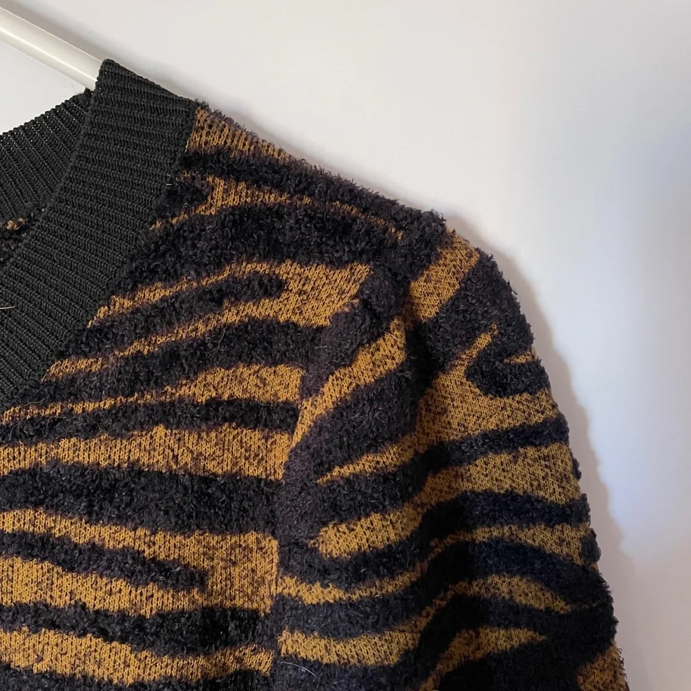 NWT Philosophy Textured Animal Print Sweater‎ Size M